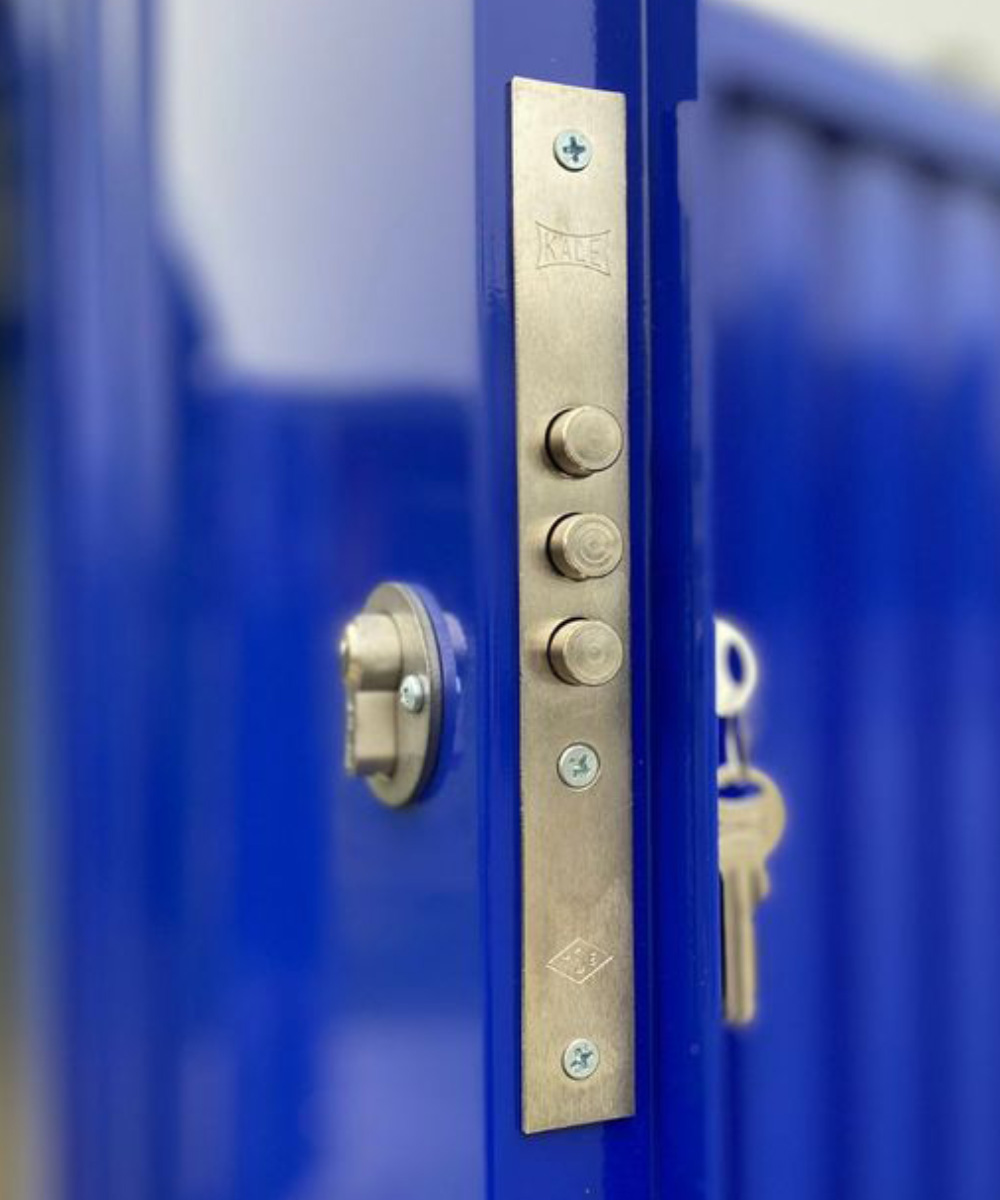 4m THW Container mit Doppeltür in RAL 5002 Ultramarinblau