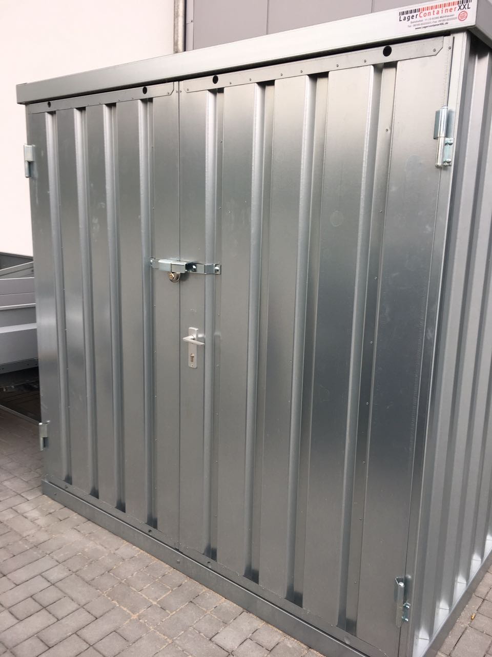 Einbruchsicherung - Doppelflügeltür für Materialcontainer