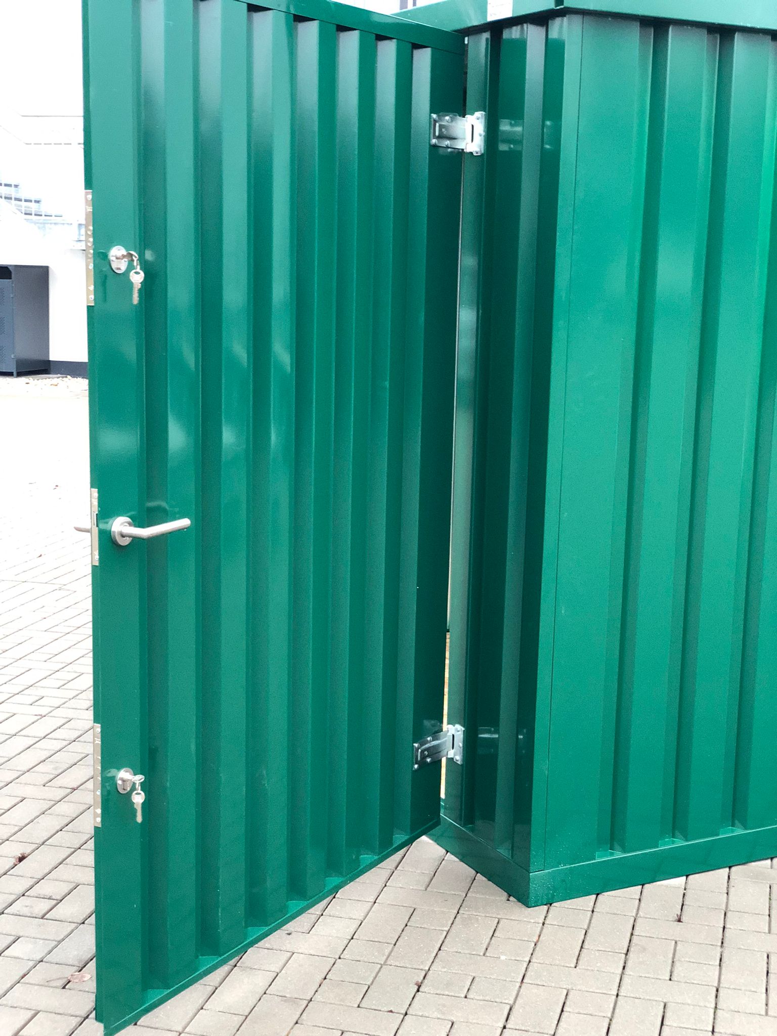 Grosse 4m Gartenhütte in Moosgrün RAL 6005 mit Einflügeltür