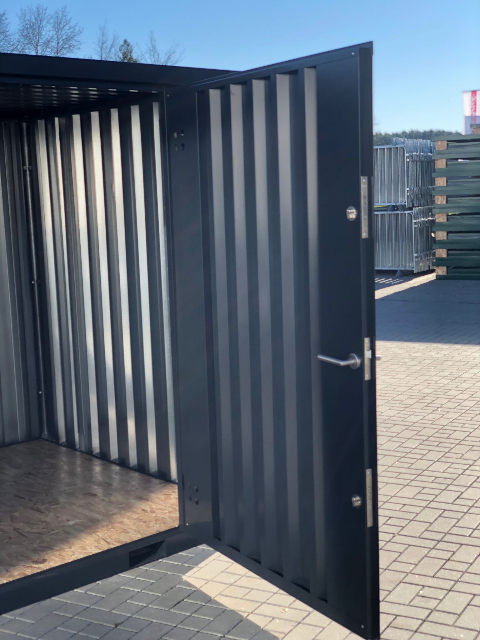 4m Gartenhütte Geräteschuppen in Anthrazit RAL 7021 mit Einflügeltür