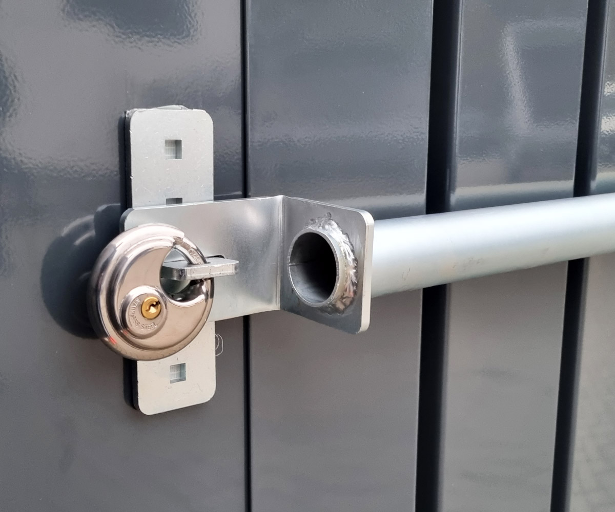 Diebstahlsicherung für Doppeltüren – für Blechcontainer und Gerätehaus