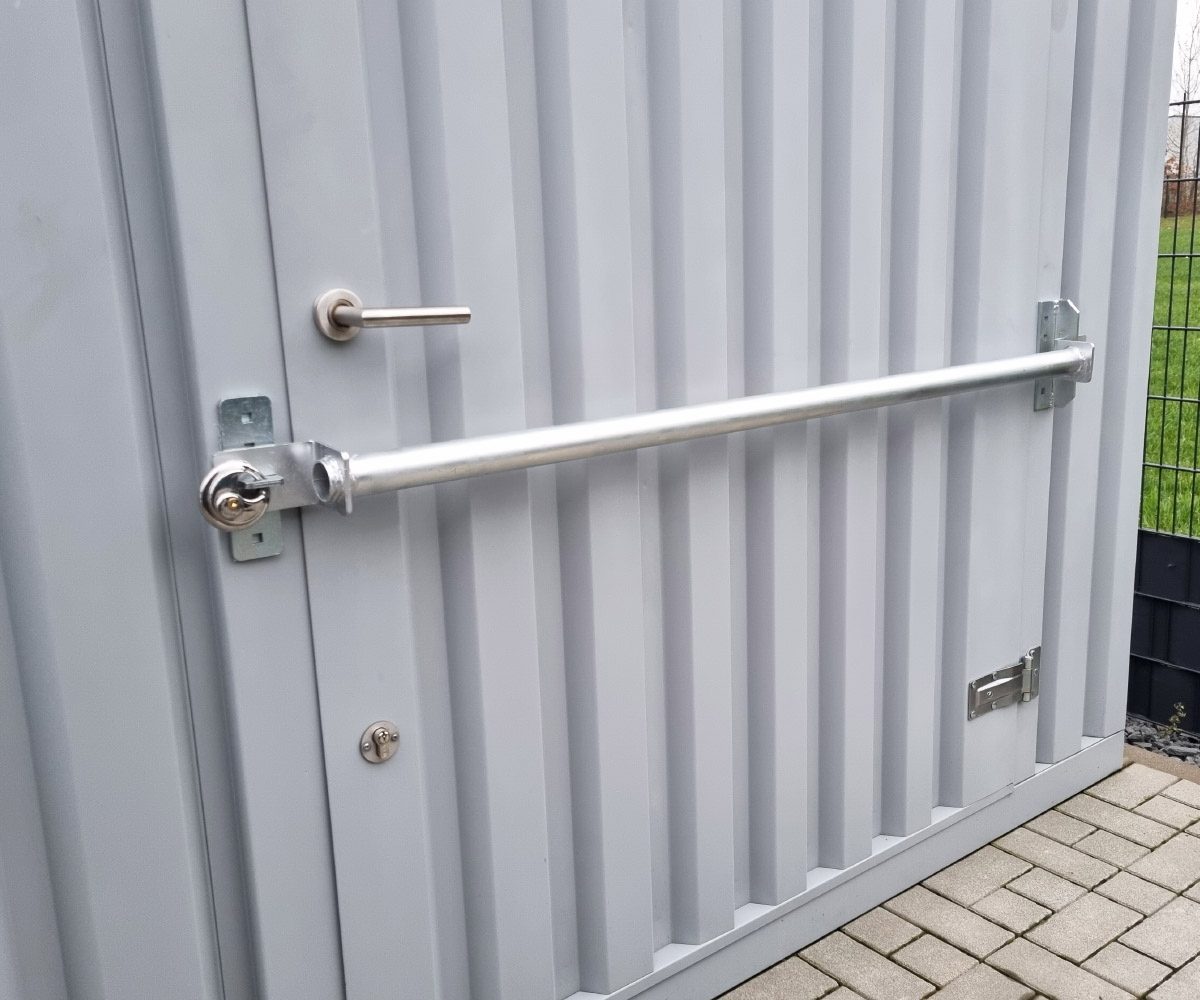 Diebstahlsicherung für Einflügeltür – für Blechcontainer und Gerätehaus