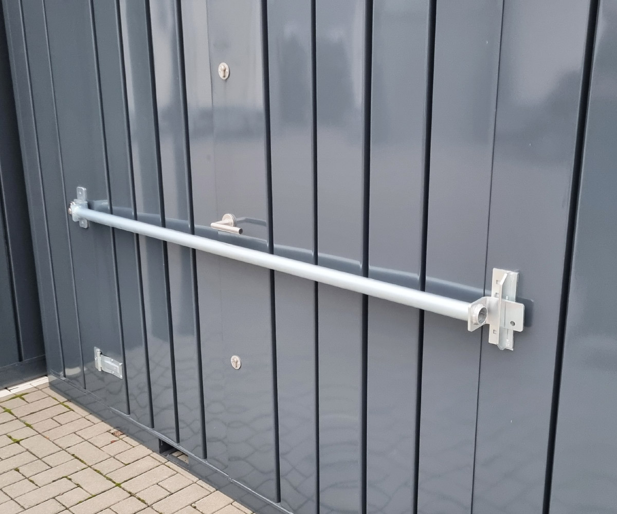 Diebstahlsicherung für Doppeltüren – für Blechcontainer und Gerätehaus