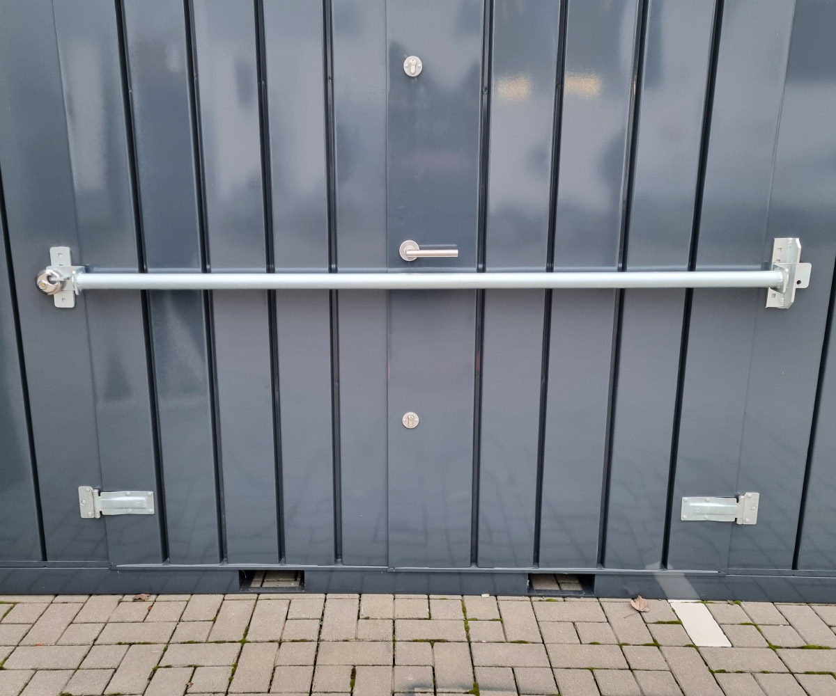 Diebstahlsicherung für Doppeltüren – für Blechcontainer und Gerätehaus