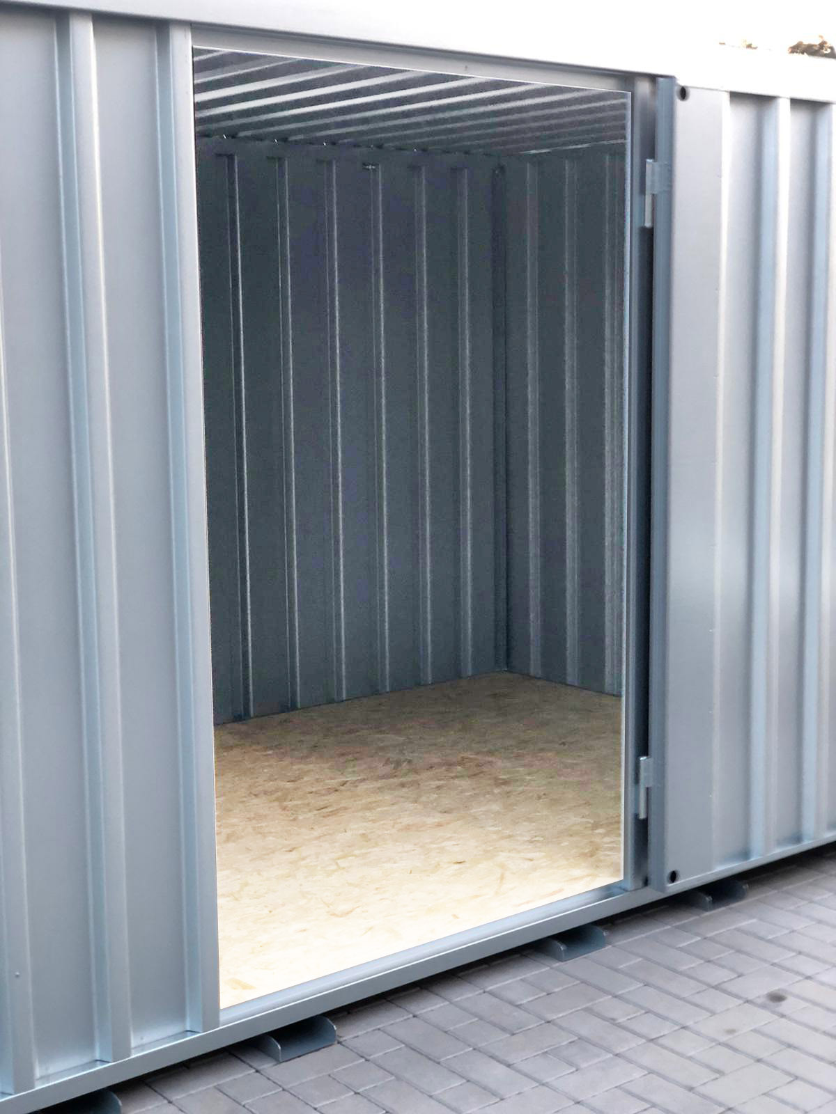 4m Baucontainer mit Einflügeltür, Kranösen und Staplerführung