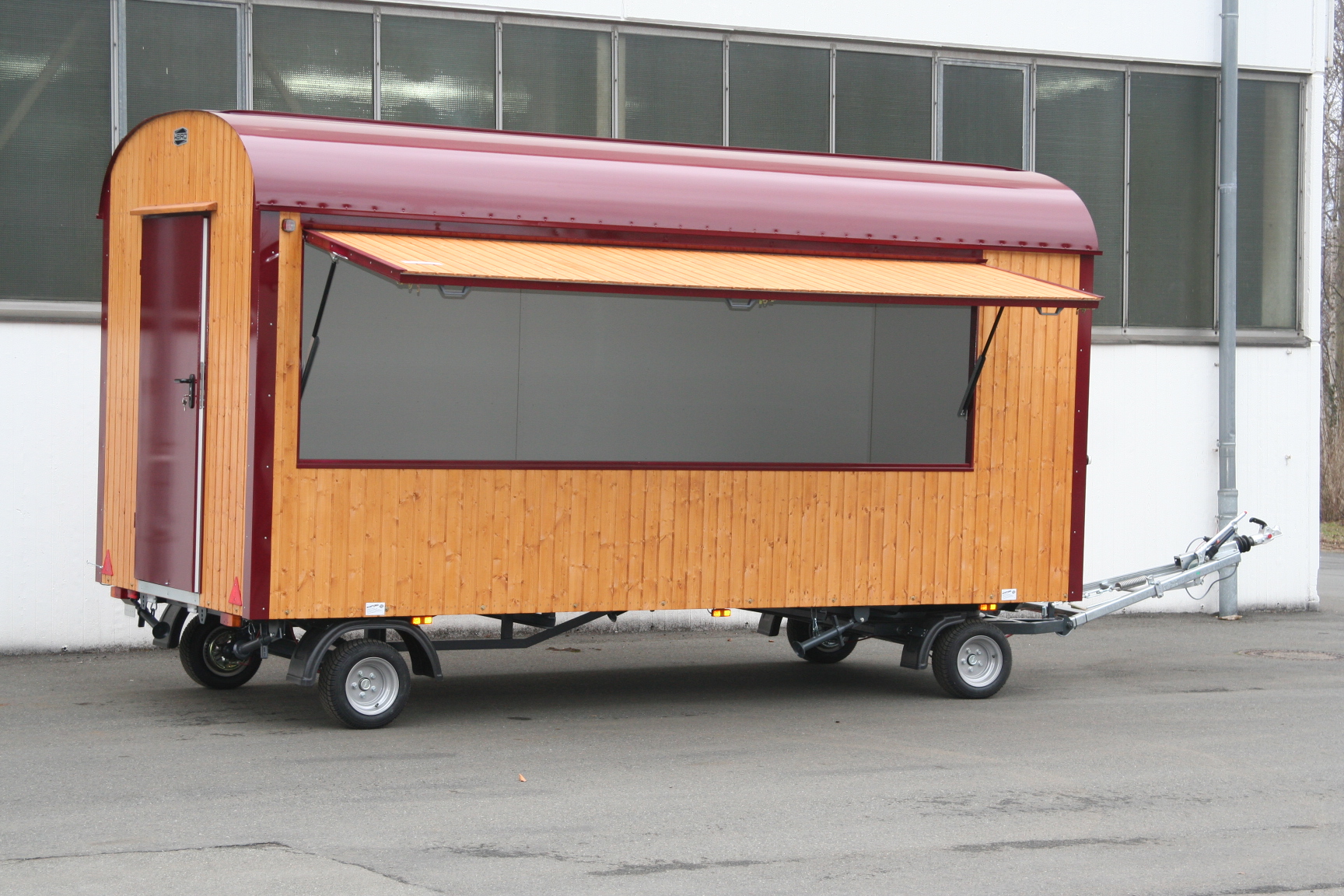 Holz Verkaufswagen | Marktstand Isoliert 25 - 80 km/h  mit Elektroausstattung -500cm/220cm/230cm-